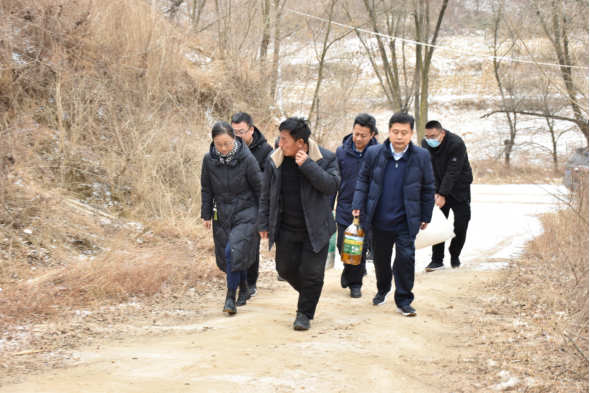 愛心助群眾 情深暖人心——延農集團黨委走訪慰問新民村困難家庭